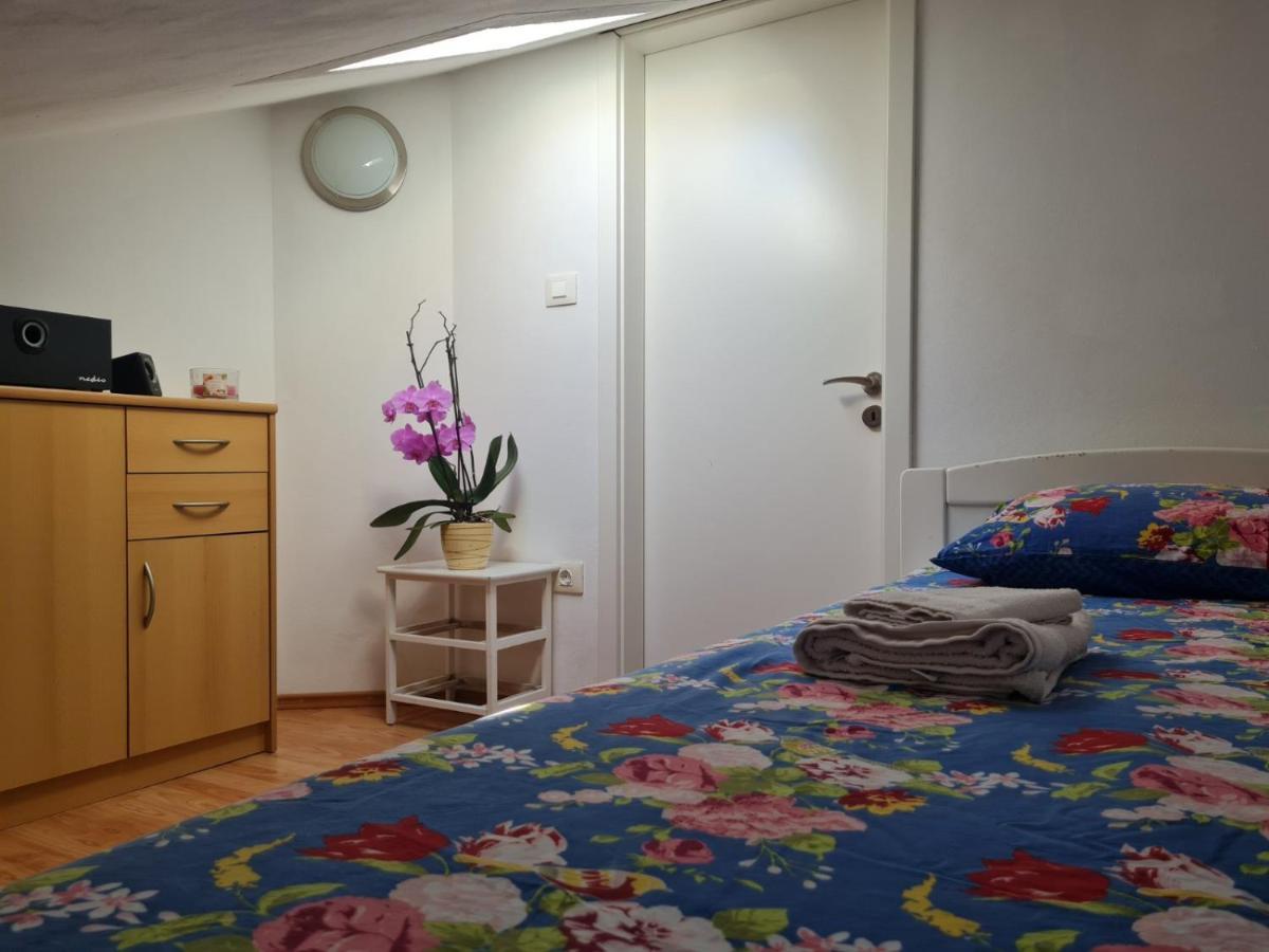 Apartments Dilja Malinska Ngoại thất bức ảnh