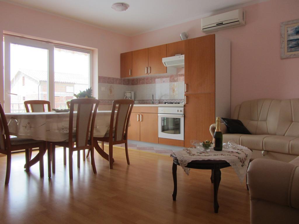 Apartments Dilja Malinska Ngoại thất bức ảnh