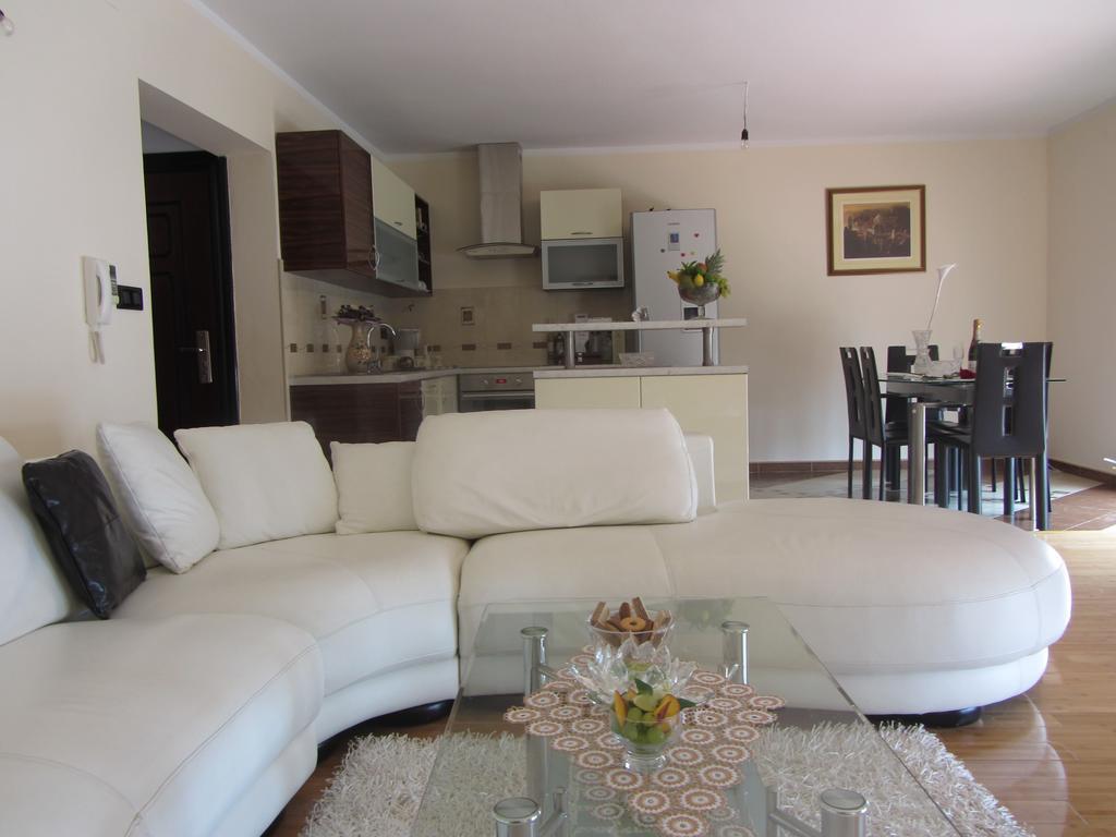 Apartments Dilja Malinska Ngoại thất bức ảnh