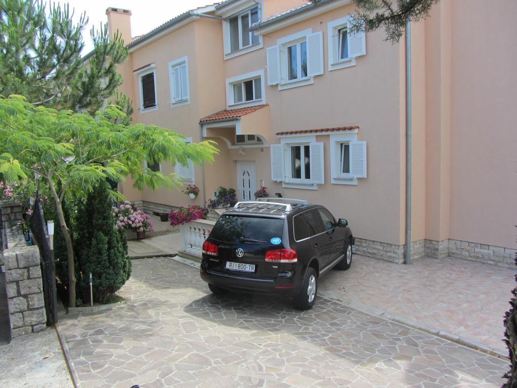 Apartments Dilja Malinska Ngoại thất bức ảnh
